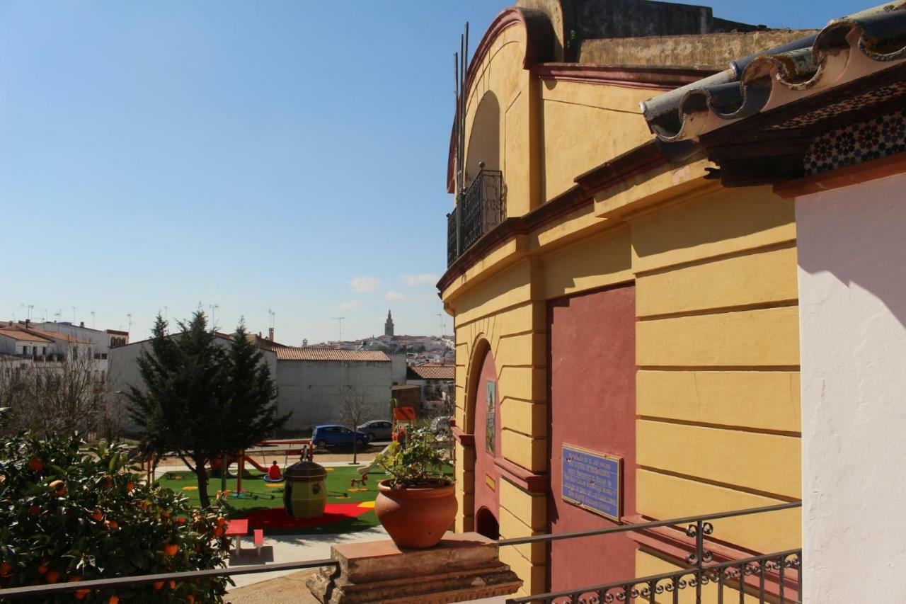 Apartamento Plaza De Toros Jerez De Los Caballeros Esterno foto